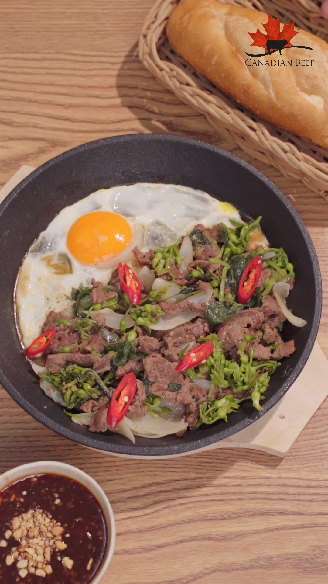 Bò né rau càng cua sốt me