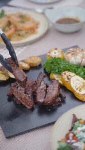 Diềm thăn nướng thảo mộc.mp4 snapshot 02.06.915